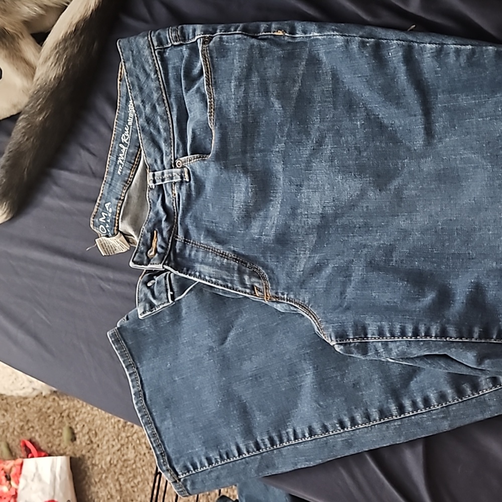 Fit mid rise straight jeans